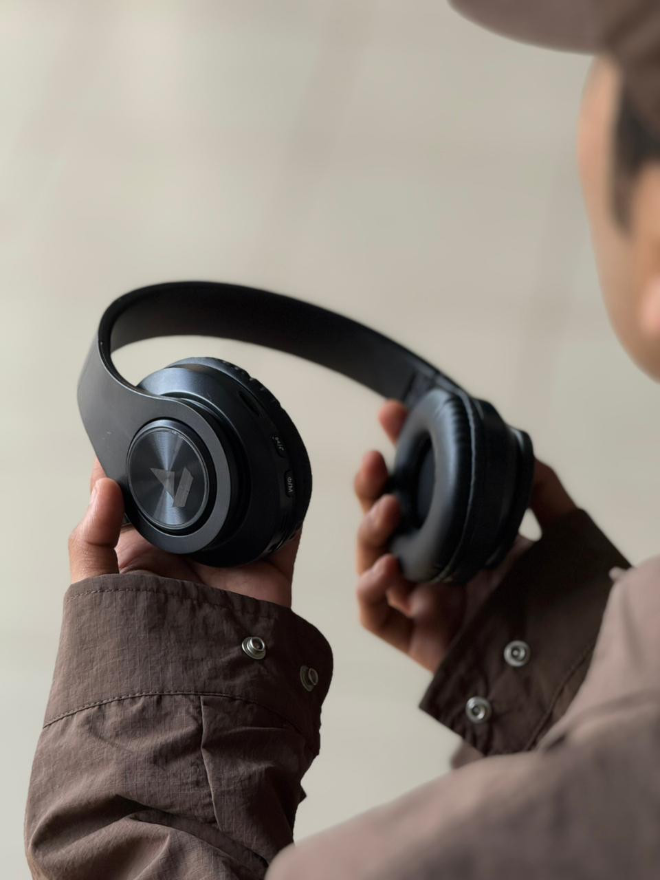 BO*T HEADPHONE